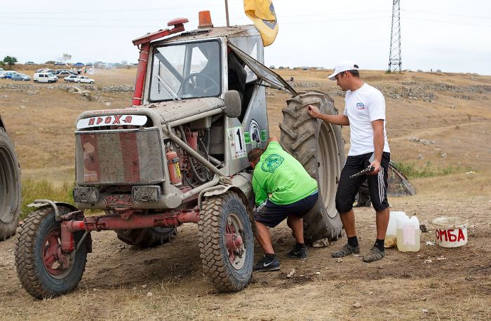 В Крыму прошли международные гонки на тракторах‎ (34 фото)