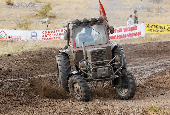 В Крыму прошли международные гонки на тракторах‎ (34 фото)