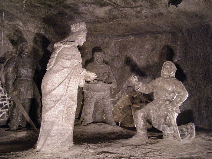 Соляная шахта в Величке (23 фото)