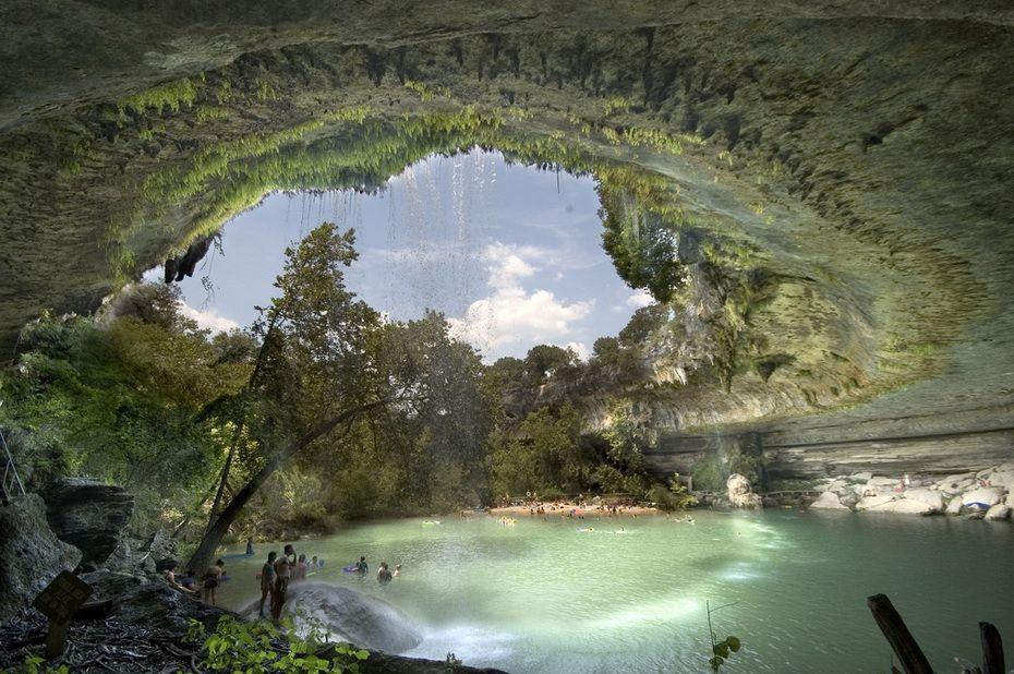 Красивейшее озеро Hamilton Pool (16 фото)