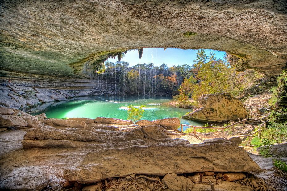 Красивейшее озеро Hamilton Pool (16 фото)