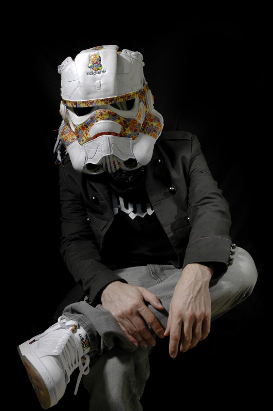 Шлем Star Wars из кроссовок Adidas (7 фото)