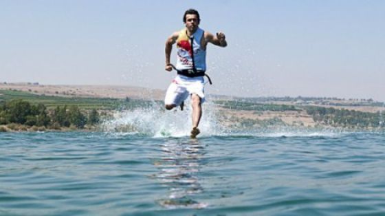Парень который бегает по воде (7 фотографий), photo:5