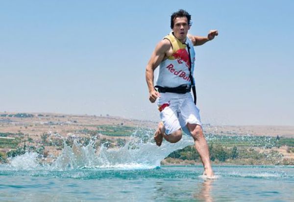 Парень который бегает по воде (7 фотографий), photo:6