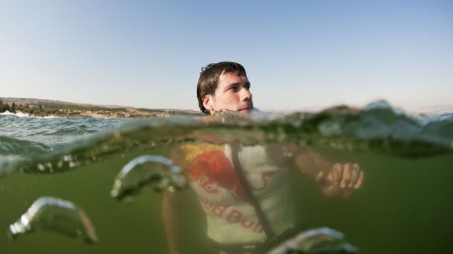 Парень который бегает по воде (7 фотографий), photo:7