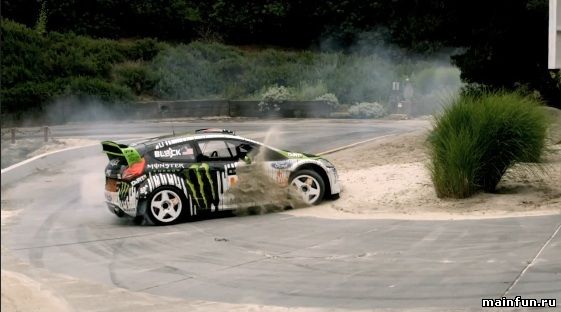 DC SHOES: KEN BLOCK&#39;S GYMKHANA FOUR; THE HOLLYWOOD MEGAMERCIAL