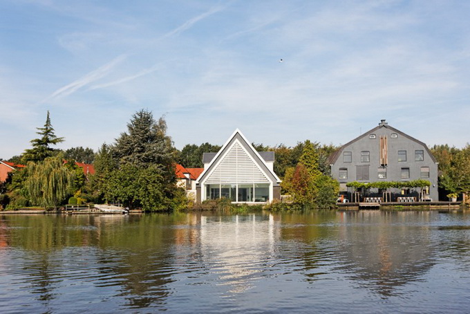 Дом в церкви близ Роттердама (24 фото)