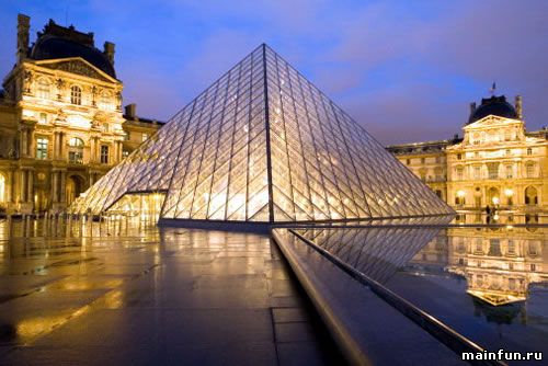 Как возникла пирамида из стекла во дворе лувра