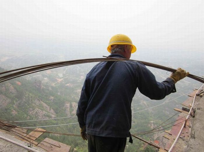 Опасный труд китайских рабочих (17 фото)