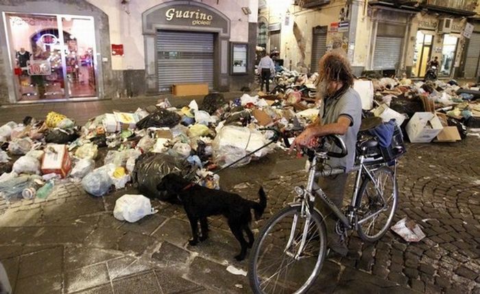 &amp;quot;Мусорный кризис&amp;quot; в Неаполе (13 фото)