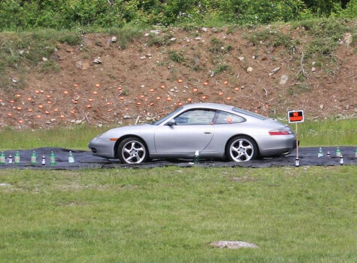 Расстрелянный Porsche 911 (16 фото)