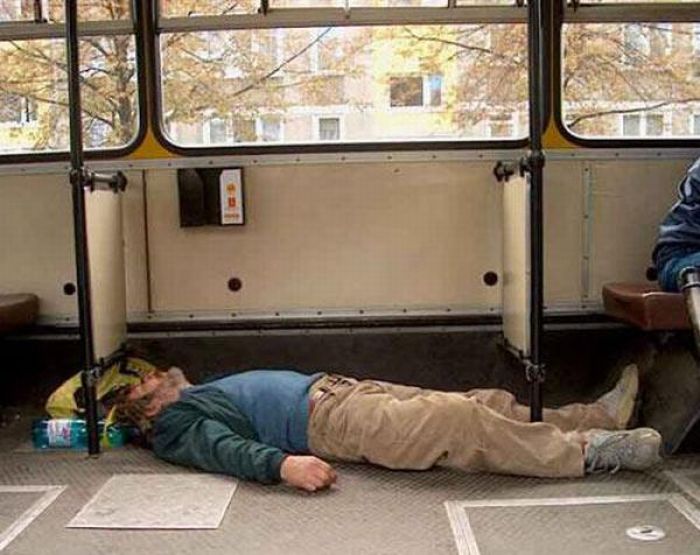 Странные люди в общественном транспорте (30 фото)