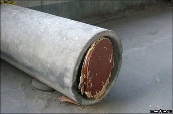 Жизнь в бетонной трубе (2 фото)