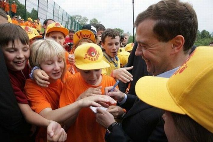 Довольный Медведев (37 фото)