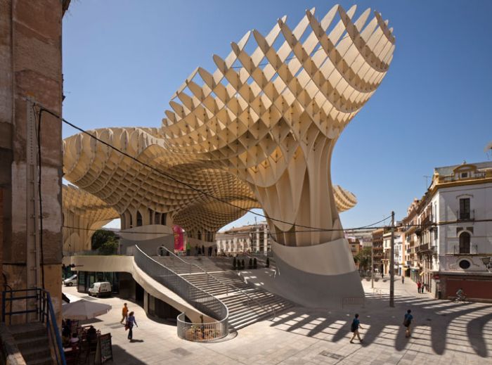 Самая большая деревянная скульптура в мире (17 фото)