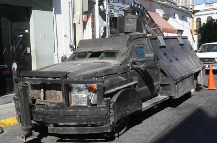 Транспорт мексиканских наркоторговцев (8 фото)