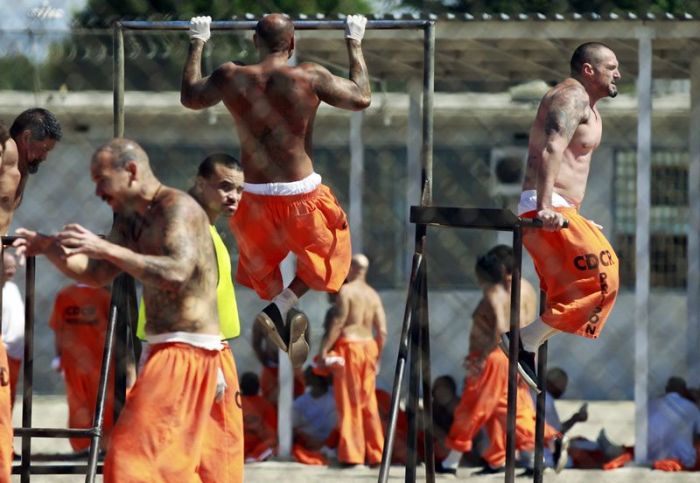 Переполненные тюрьмы Калифорнии (10 фото)