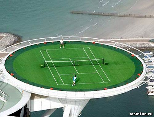 Теннис на высоте 300 метров (13 фото)