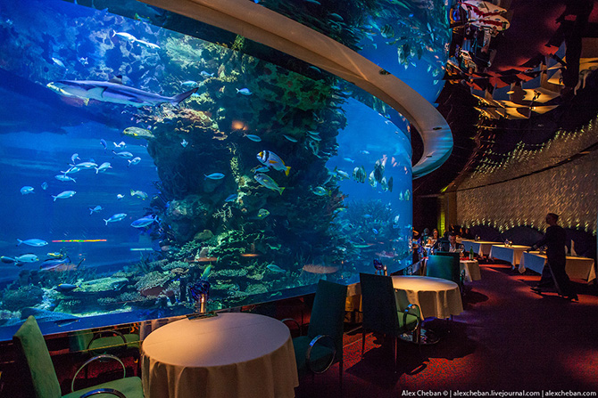 Подводный ресторан под