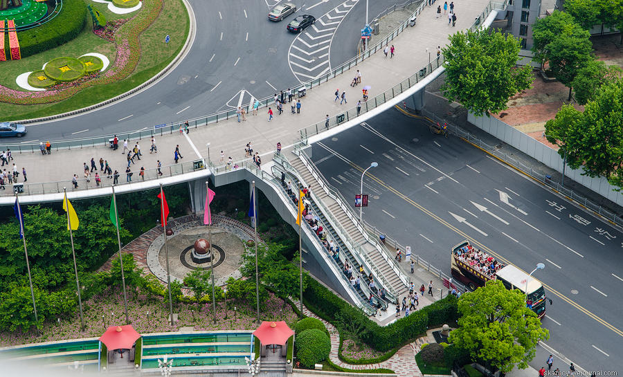 Пешеходный переход в Шанхае (11 фото)