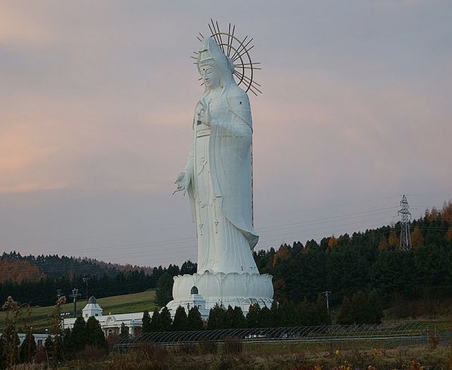 Десять самых высоких статуй мира (10 фото)
