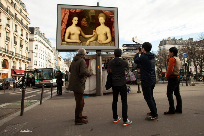 Живопись вместо рекламы на улицах Парижа