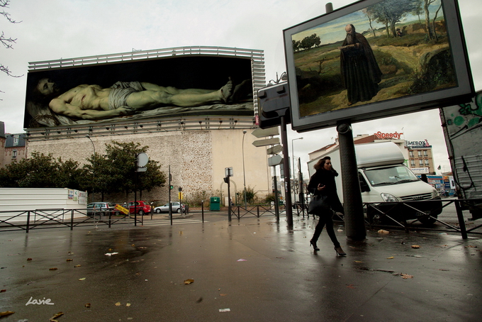Живопись вместо рекламы на улицах Парижа