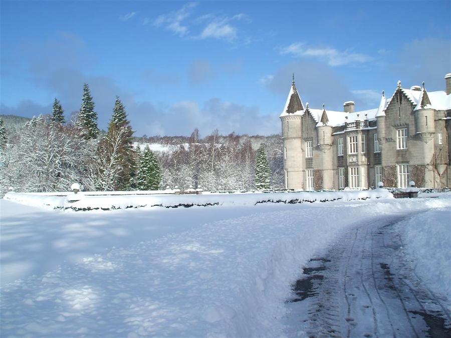 Дворцы и замки зимой