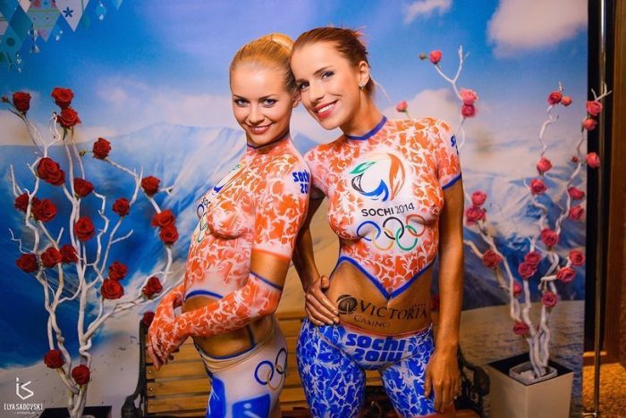 Сексуальные болельщицы на Олимпиаде в Сочи (2 фото)