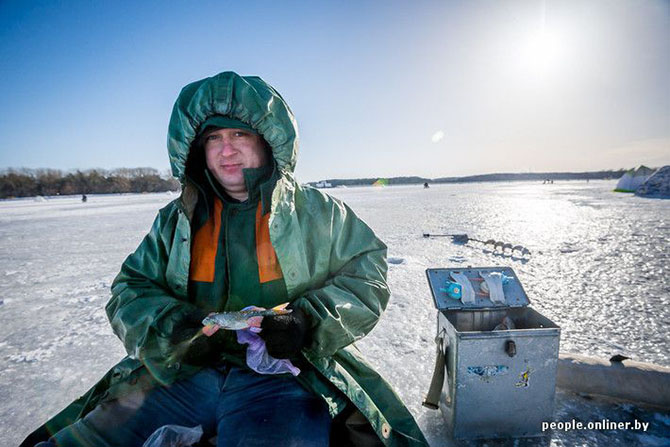 Особенности подледной рыбалки на Минском море