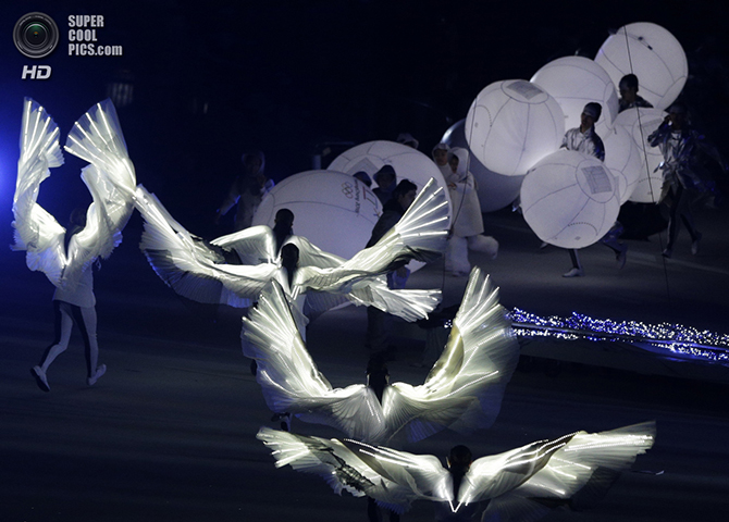 Самые яркие кадры церемонии закрытия Олимпиады в Сочи