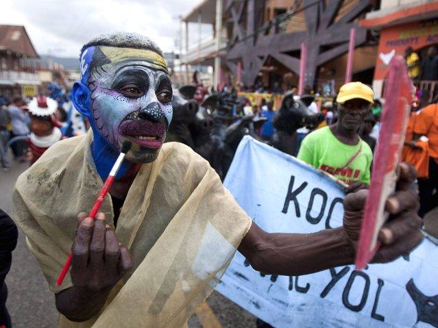 Карнавал в столице Гаити Жакмел