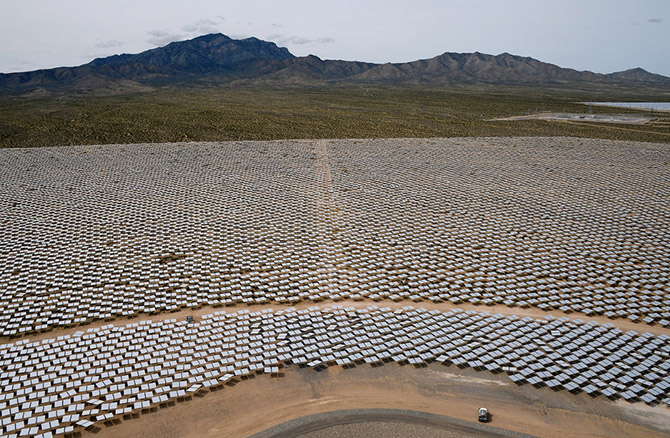 Крупнейшая в мире солнечная электростанция Айванпа