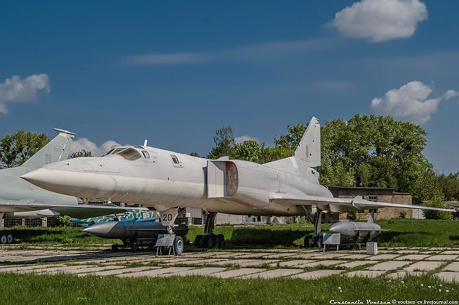 Экскурсия по Государственному музею авиации Украины