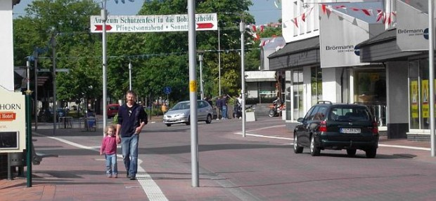 В немецком городе Бомте отменили светофоры &amp;mdash; и с тех пор там не бывает ДТП