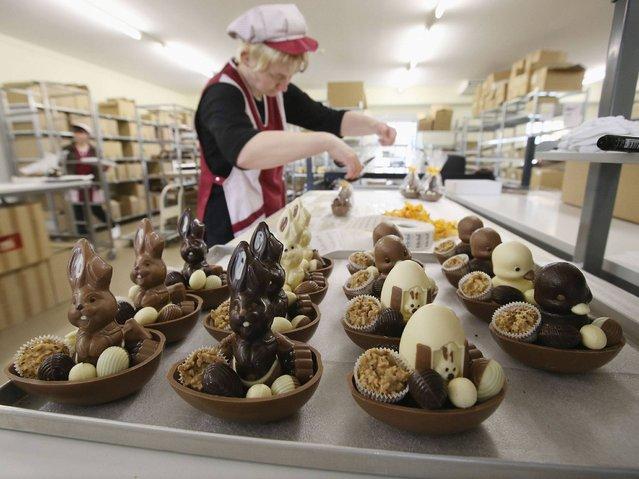 Как делают шоколадных пасхальных кроликов в Германии
