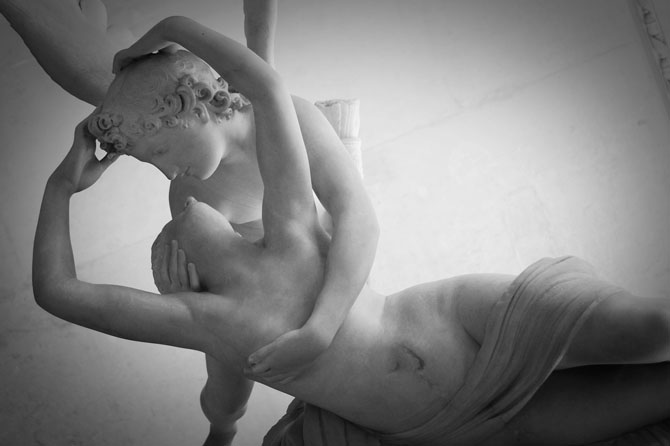 10 самых чувственных скульптур влюбленных