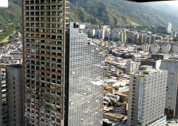 Небоскрёб &amp;laquo;Башня&amp;nbsp;Давида&amp;raquo; в Венесуэле &amp;mdash; удивительная вертикальная трущоба