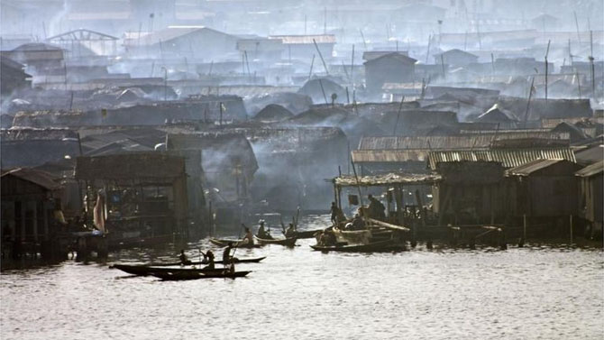 Прогулка по плавающим трущобам в Нигерии