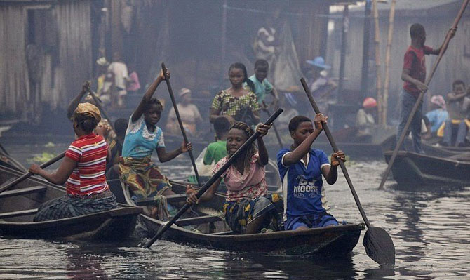 Прогулка по плавающим трущобам в Нигерии