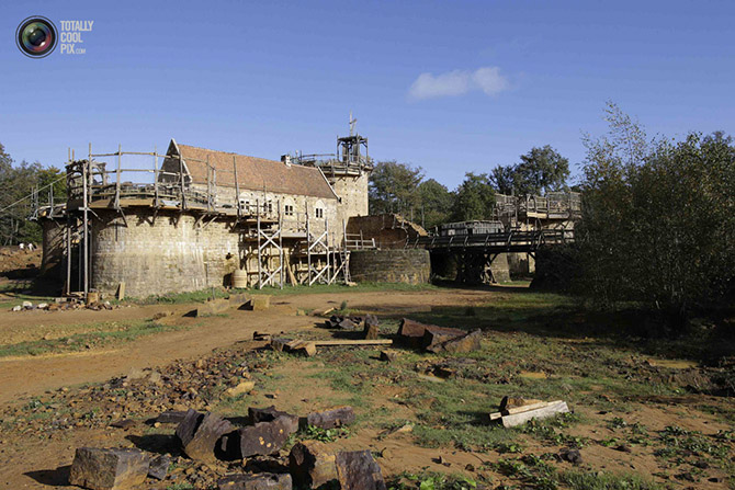 Строительство средневекового замка во Франции