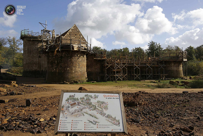 Строительство средневекового замка во Франции