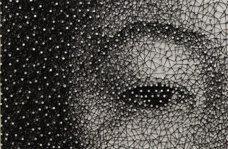 Одна нить, обернутая вокруг тысячи гвоздиков (9 фото)
