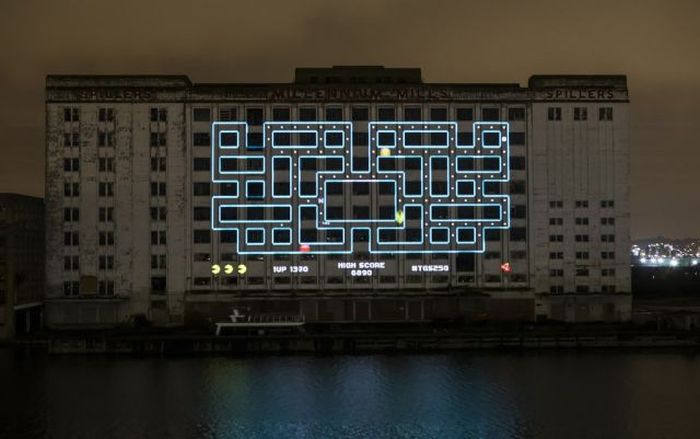 Оригинальный способ сыграть в Pacman (5 фото)