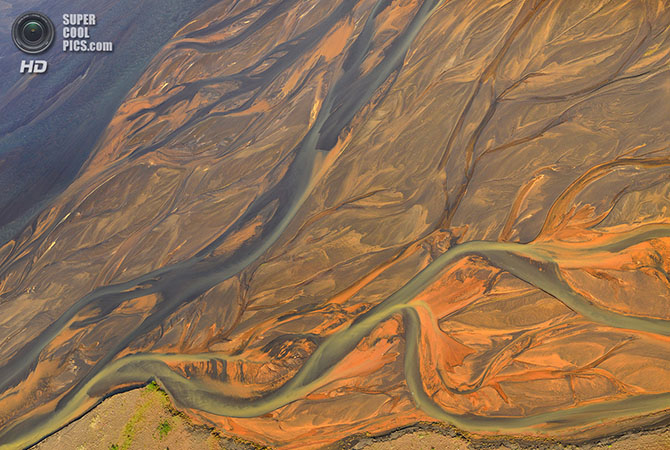 Ледниковые реки Исландии с высоты птичьего полёта