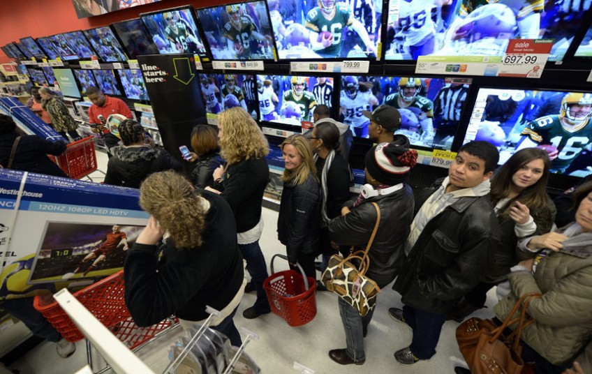 Черная пятница 2013: Охотники за выгодными покупками толпятся в магазинах США