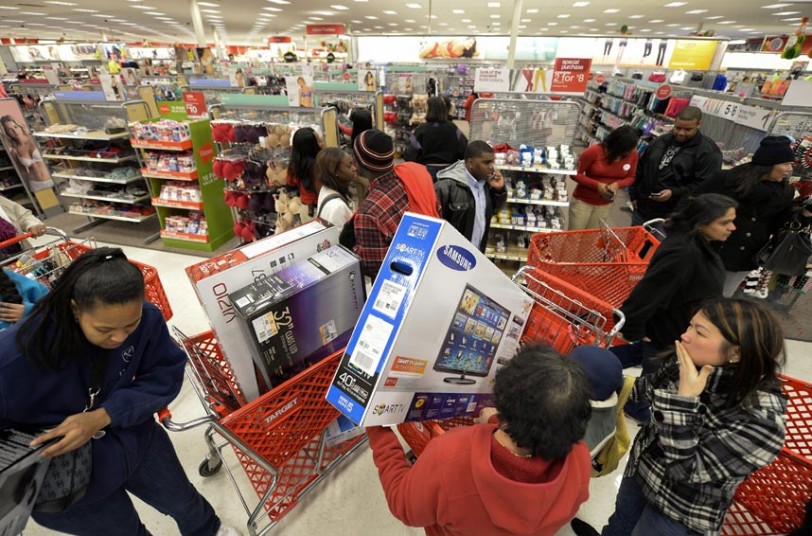 Черная пятница 2013: Охотники за выгодными покупками толпятся в магазинах США