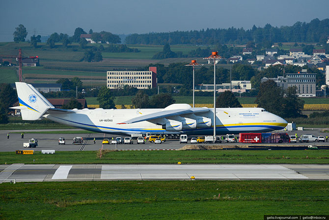 Ан-225 &amp;laquo;Мрия&amp;raquo; - самый большой самолет в мире