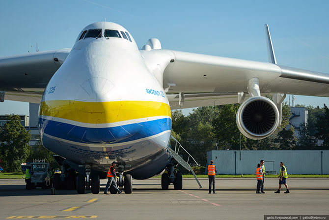 Ан-225 &amp;laquo;Мрия&amp;raquo; - самый большой самолет в мире