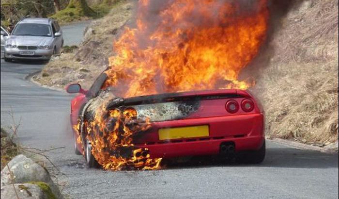 Разбитые вдребезги суперкары Ferrari (45 фото)